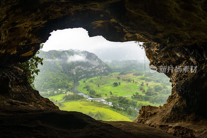 景色从窗户洞(Cueva Ventana)，波多黎各